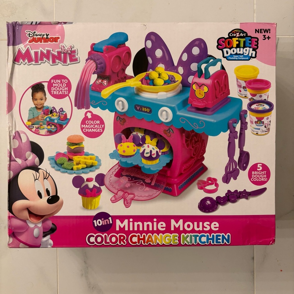 Minnie Mouse Color Change Kitchen